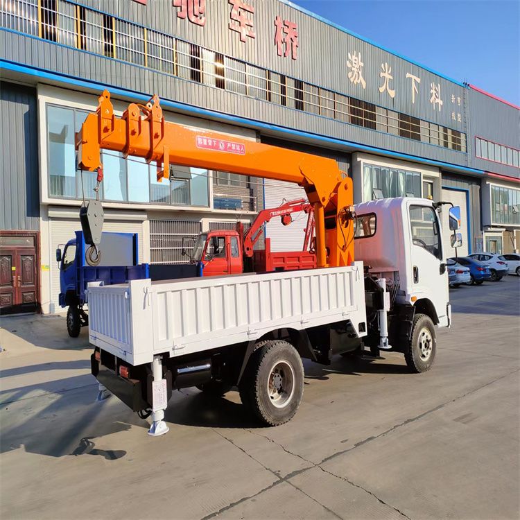 海拉尔区三轮随车吊定制 农用改装机自备吊中瑞长期出售